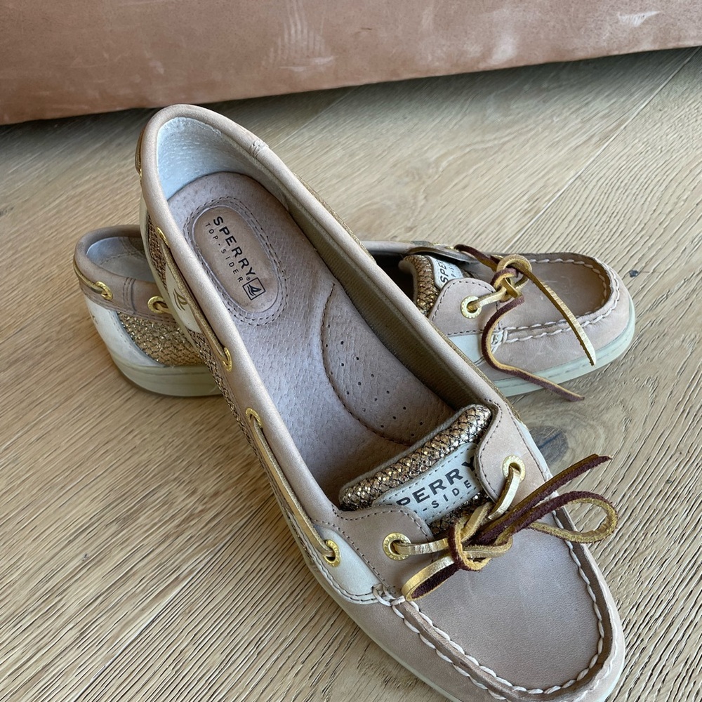 NWOT Sperry Beige and Gold sparkle Boat Shoes leather 9 old money quiet luxury